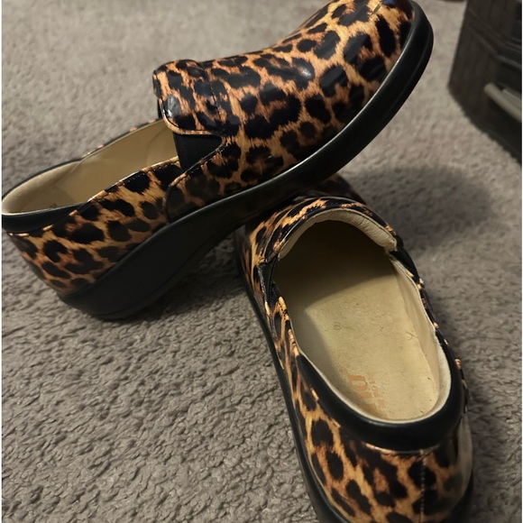 Worn these babies 2-3 times, no damage still in new condition size 8 - Picture 2 of 6